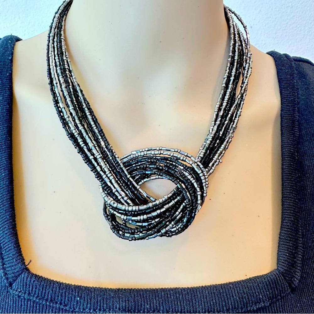 Vintage beaded necklace black/gray